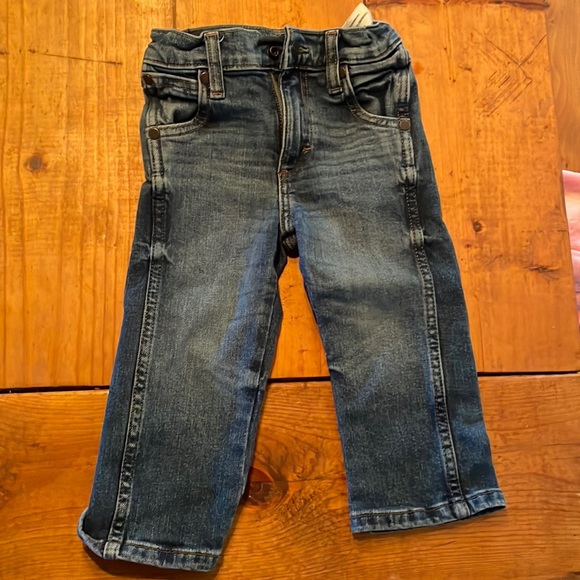Only worn a few times. 2T slim fit wrangler retro jeans - Picture 1 of 3